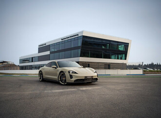 Porsche gratuliert dem Hockenheimring mit Sondermodell