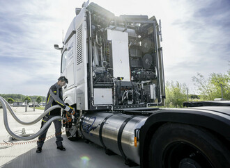 Daimler Truck tankt lieber flüssigen Wasserstoff