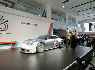 Porsche entführt mit dem Vision 357 in Traumwelten