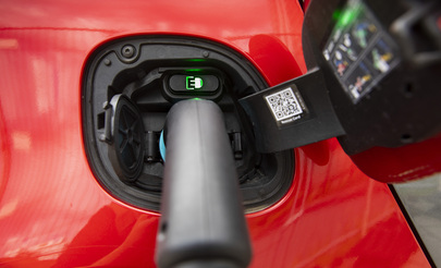 Einstellung zum E-Auto - Hohe Strompreise dämpfen Kauflust 