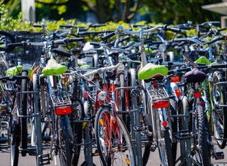 Aktion für sichere Fahrrad-Parkplätze an Bahnhöfen