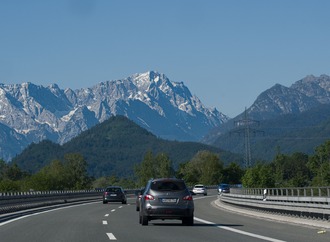 Die Schweizer Autobahnvignette: Warum sie wichtig ist und wie man sie bekommt