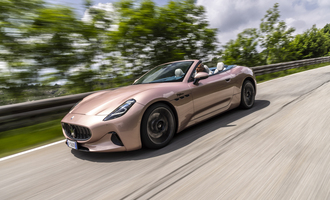 Maserati GranCabrio Folgore - Allein auf weiter Flur