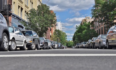 Parken im Kreuzungsbereich – darauf müssen  Autofahrer im Alltag besonders achten