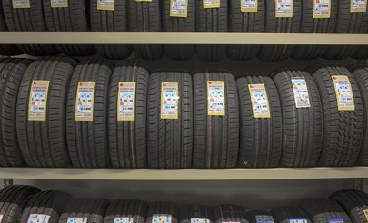 So finden Sie den perfekten Reifen für Ihr Fahrzeug und Budget