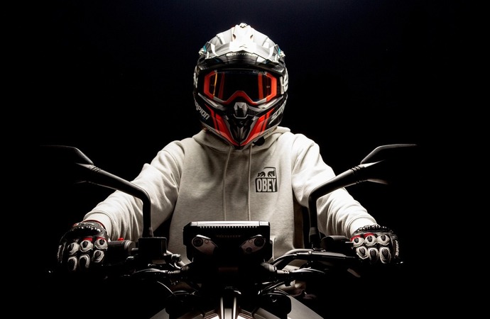 Ein Leitfaden für Motorradhelme: Alles zu Sicherheit, Tragekomfort und Technologie